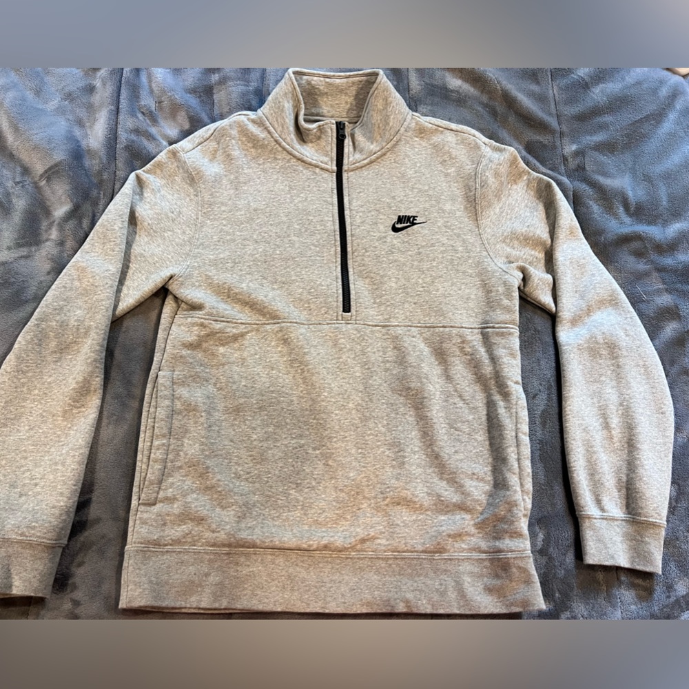 Nike quarter zip crewneck, size men’s small, worn once, great condition